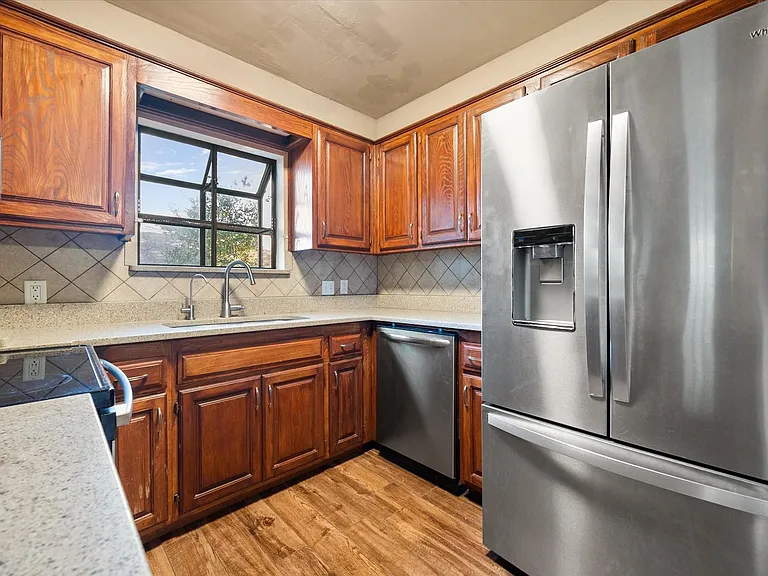 2312 Perkins Rd — Photo 10