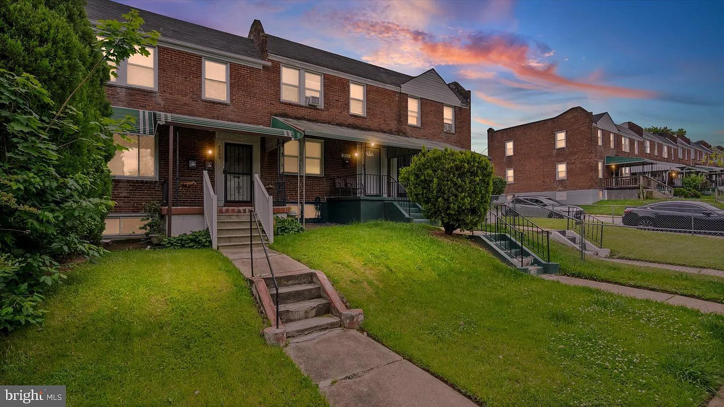 2905 E Federal St — Photo 1