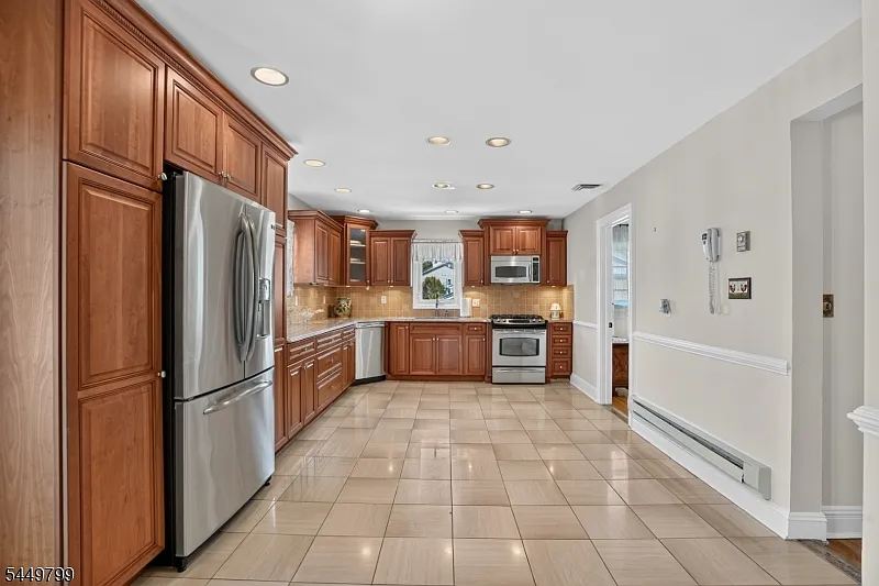 3 bed, 1.0 bath, $2,950 — Photo 2