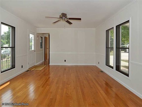 3rd image of 150 Holiday Ct