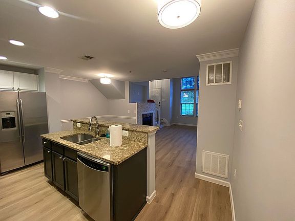 4th image of 15396 Rosemont Manor Dr #15