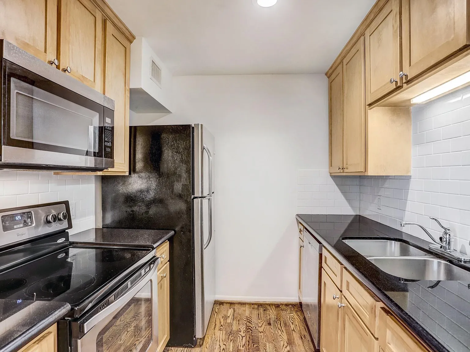 1 bed, 1.0 bath, 792 sqft, $1,495 — Photo 3