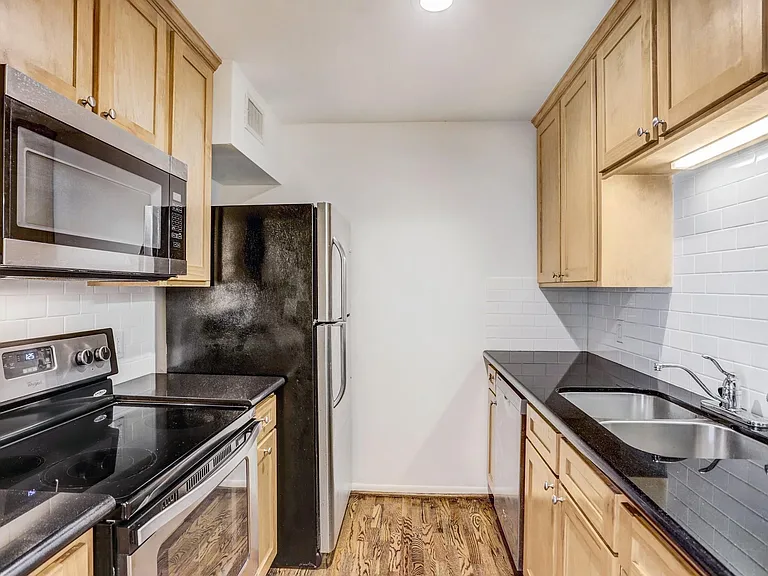 415 Hawthorne St #4 — Photo 3