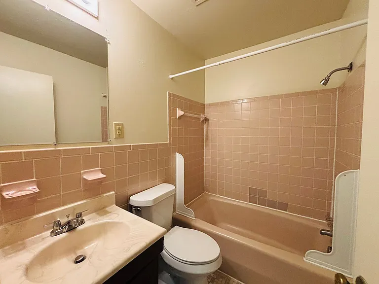105 Sherwood Ct — Photo 17