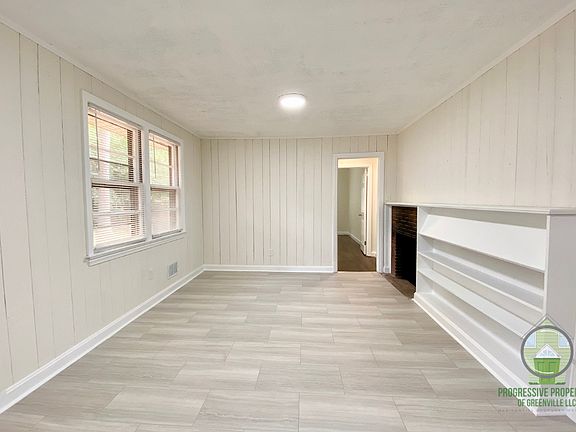 4th image of 122 Woodmont Cir