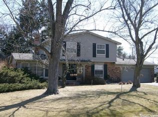 6771 Candlewood Trl, West Bloomfield, MI 48322