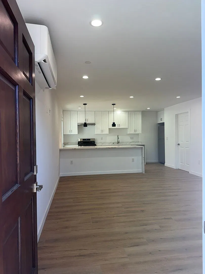 6858-6860 Shoup Ave — Photo 2