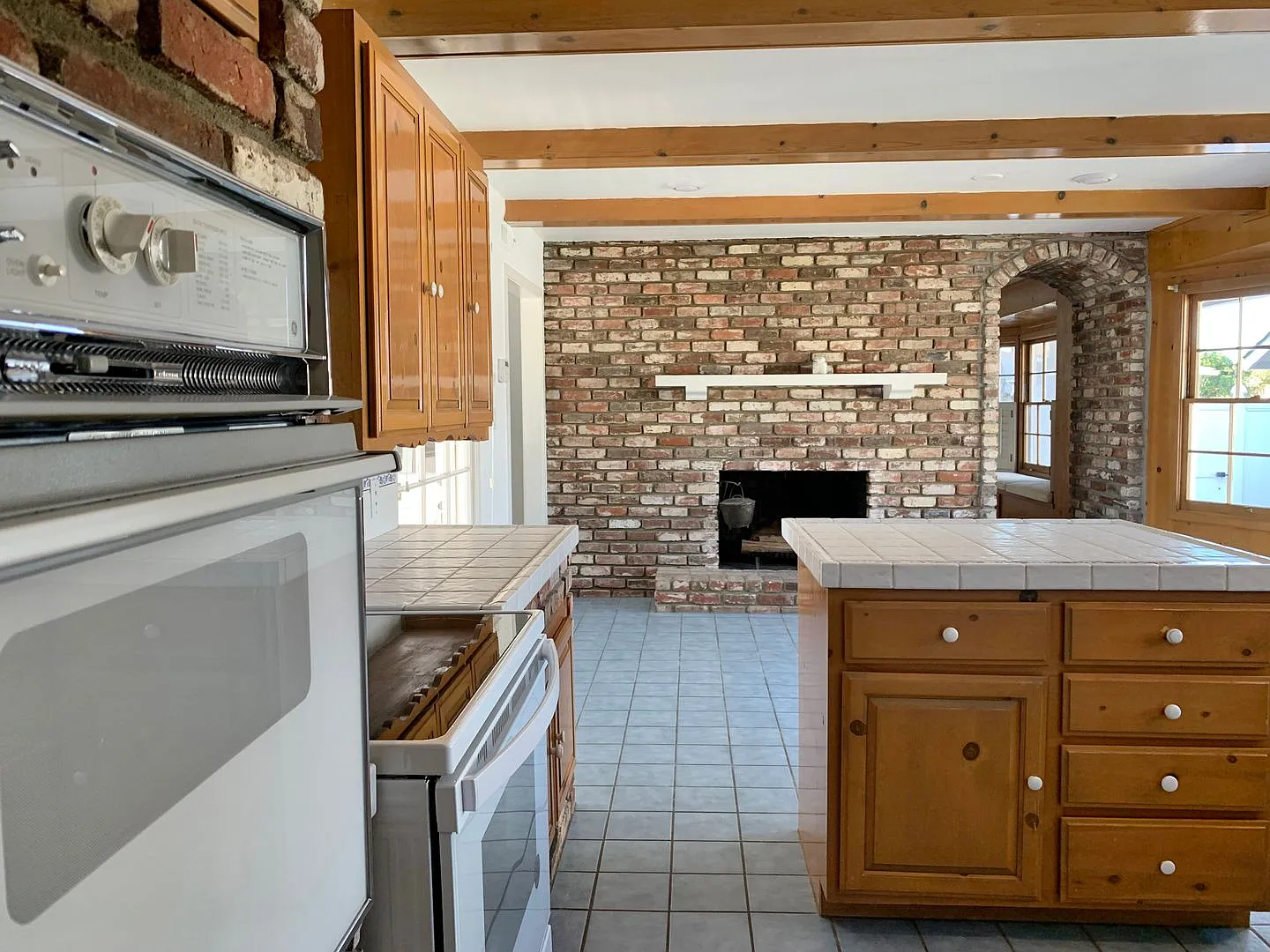 Charming Single Story Home on Corner Lot Hollister — Photo 3