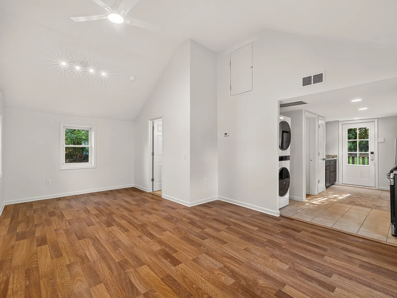 1 bed, 592 sqft, $1,200 — Photo 3
