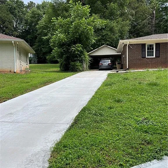 1432 Spring Valley Ln — Photo 2
