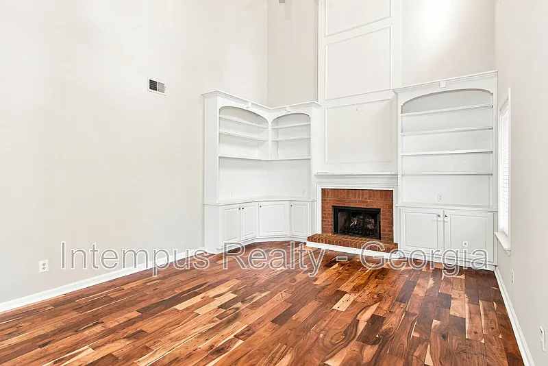 3 bed, 2.5 bath, 2694 sqft, $2,900 — Photo 4