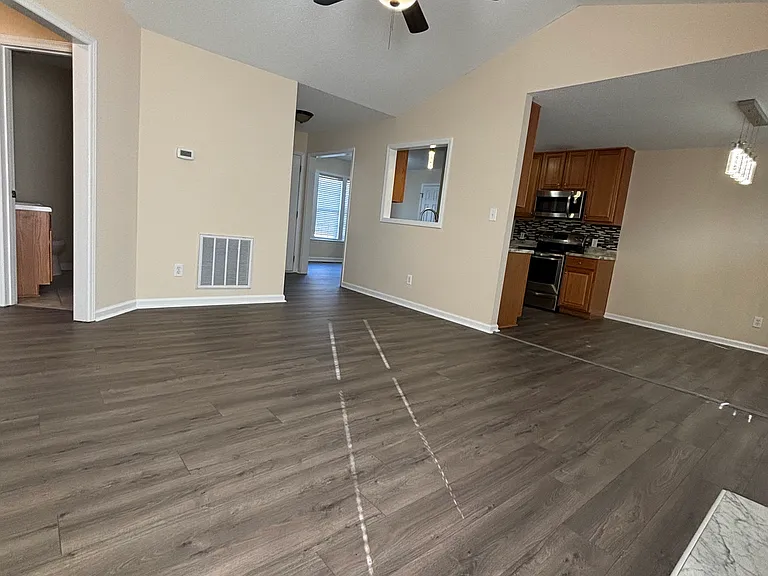 804 Yorkshire Dr — Photo 8