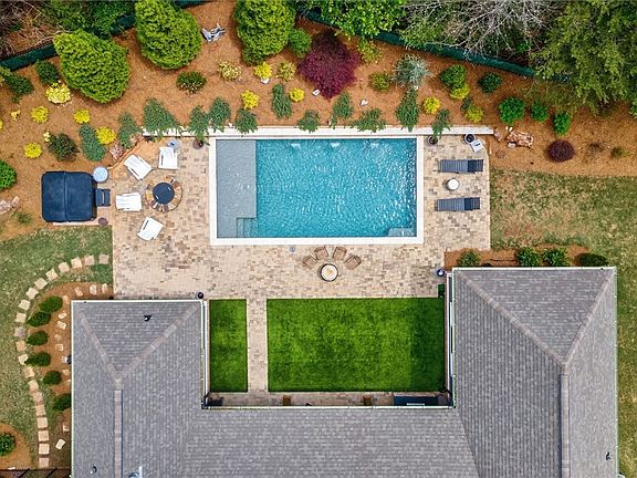 2nd image of 1080 Greenleffe Drive