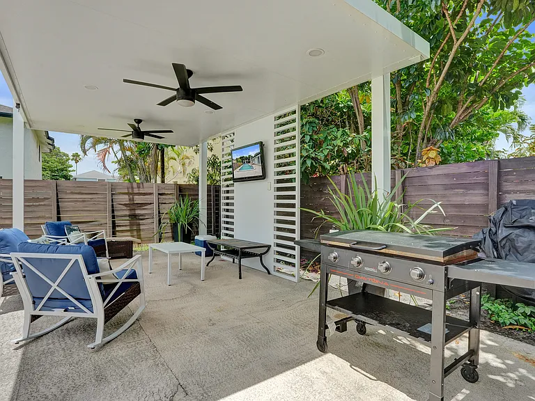 620 SW 100th Ave — Photo 55