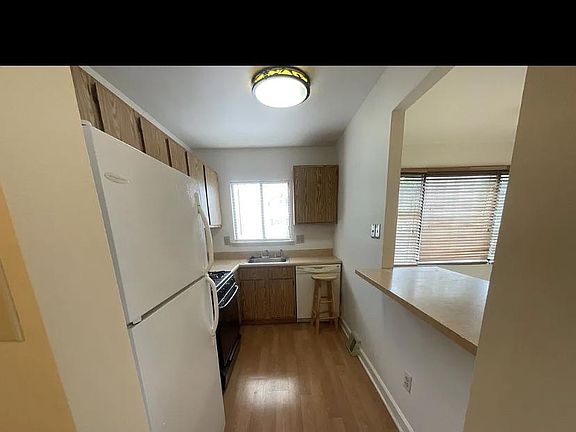 3rd image of 1519 Stoney Ln #A