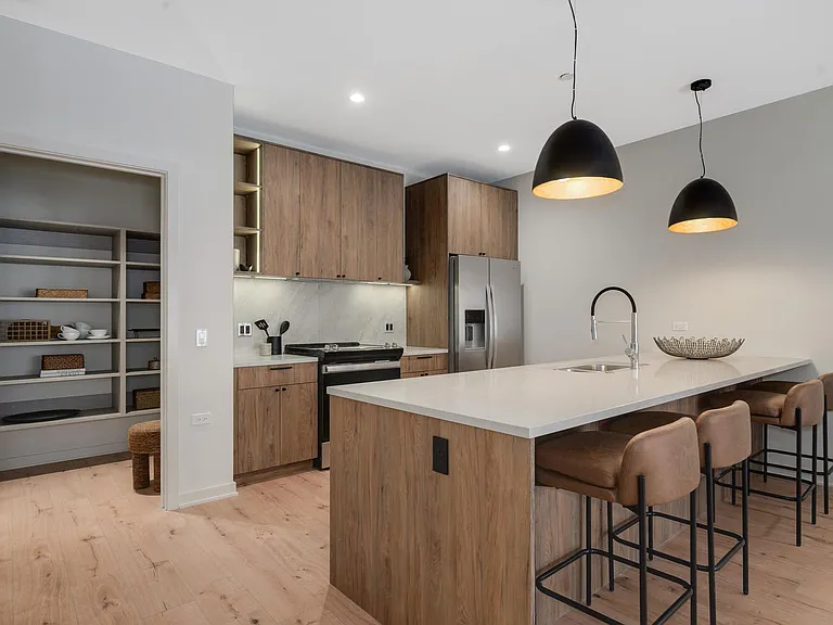 1257 N Ashland Ave #204 — Photo 8