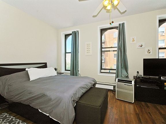3rd image of 146 Sackett St APT 2