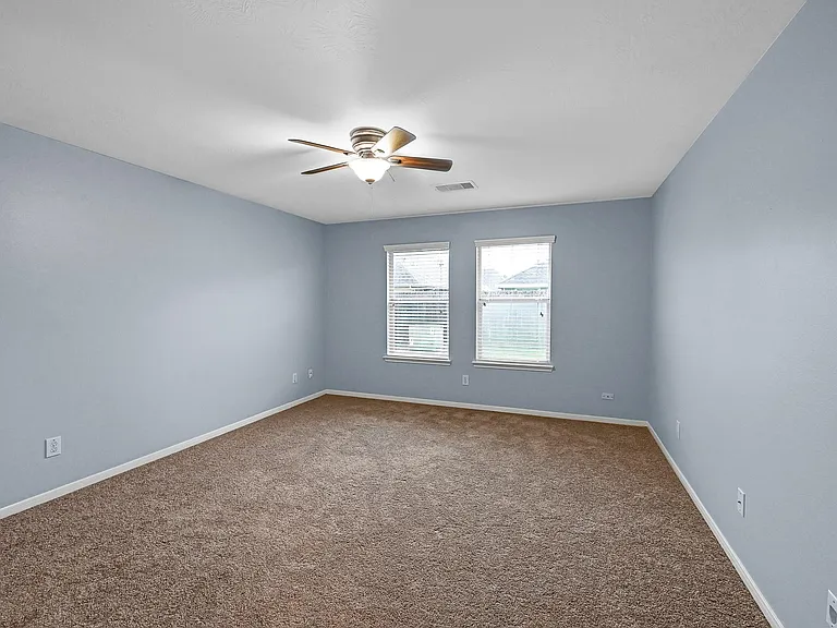 15710 Bannowsky Ln — Photo 14