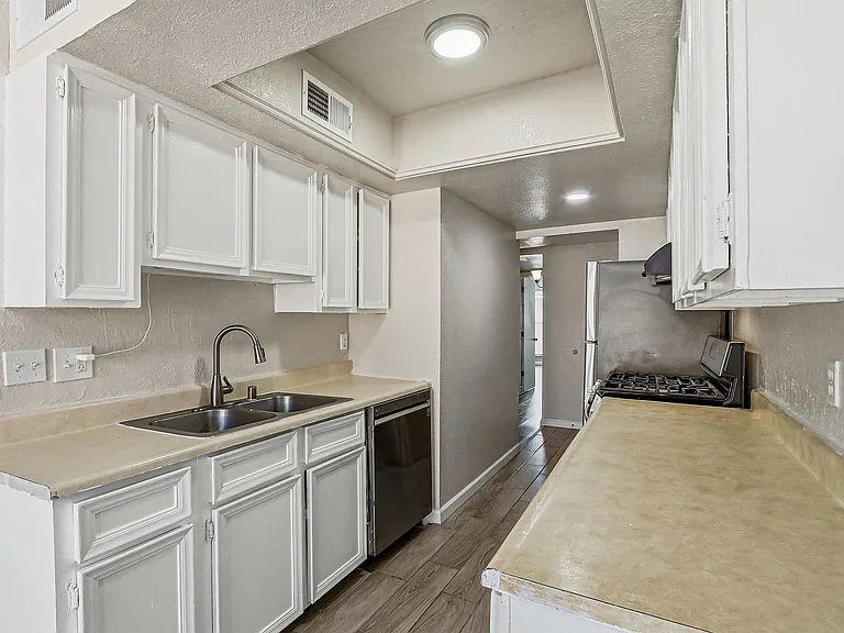 10604 Springwood Dr #D — Photo 8