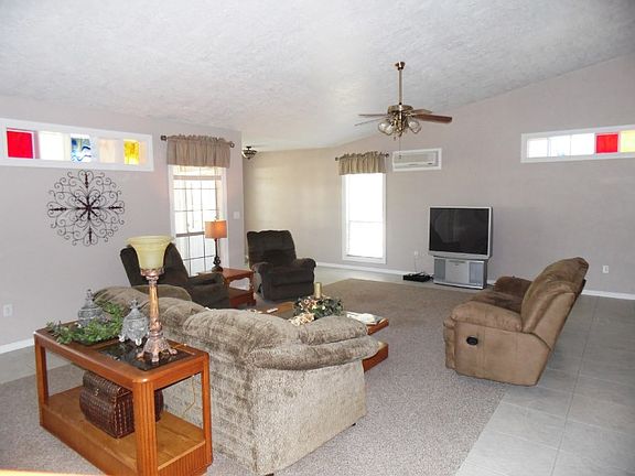 5th image of 272 Longleaf Dr W
