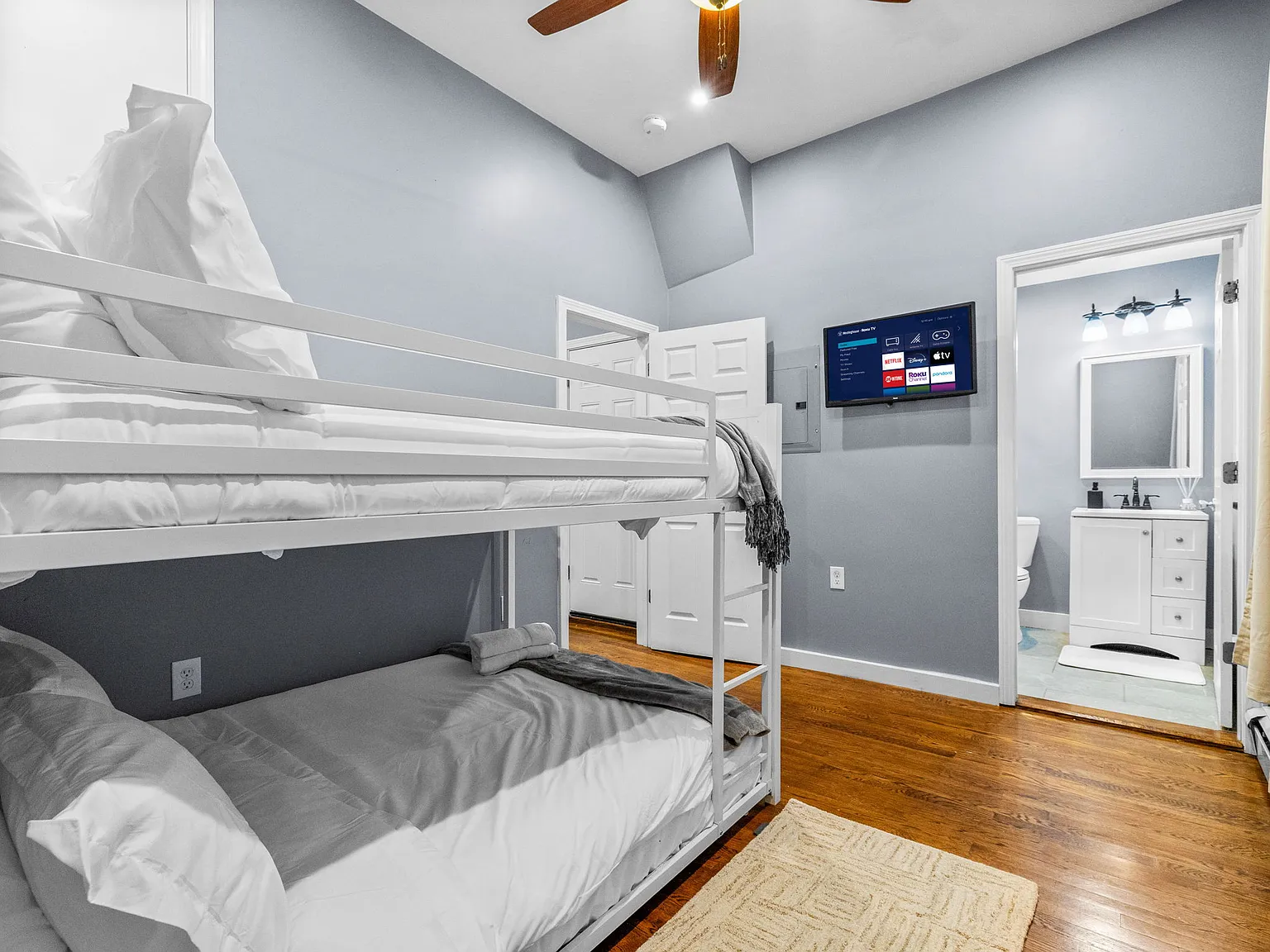 2 bed, 9999 sqft, $3,000 — Photo 4