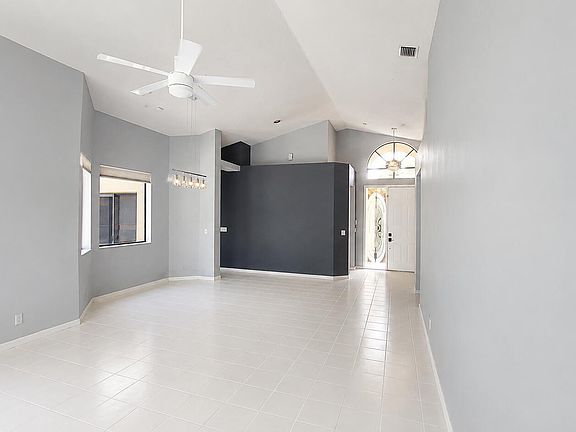 5th image of 10139 Lexington Circle N