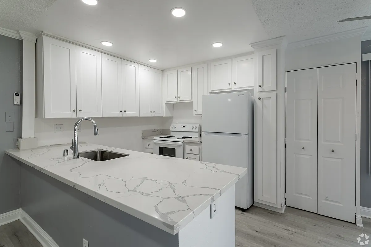 Building Photo - Pebblebrook