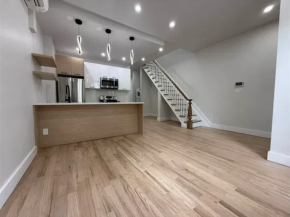 112 Hall St Floor 2, Brooklyn, NY 11205