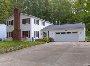 3612 Old Farm Ln, Fort Gratiot, MI 48059