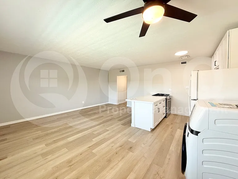 25 E Eva St #15 — Photo 5