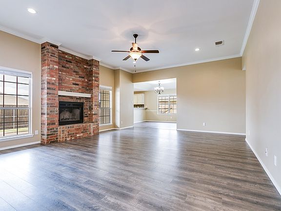 5th image of 4917 Royal Oak Dr