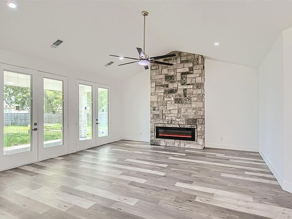 4th image of 2940 Henry Rd