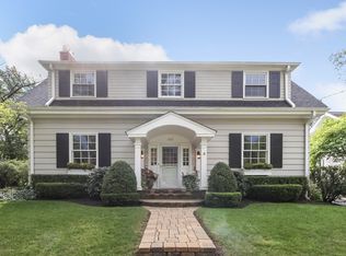 1152 Hamptondale Ave, Winnetka, IL 60093