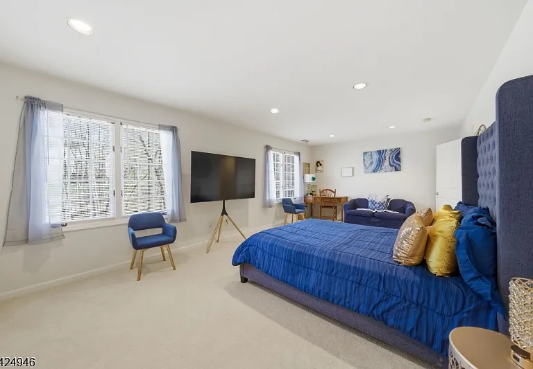 11 Rosewood Ln — Photo 36