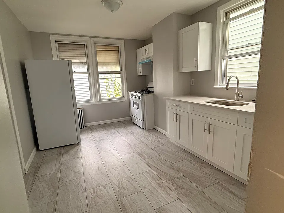 54 Rutgers Ave #2E