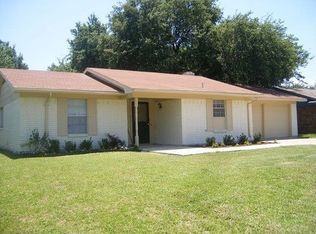 613 W Springdale Ln, Grand Prairie, TX 75052