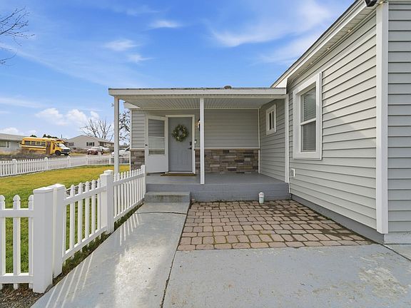 3rd image of 1262 N Perry Loop