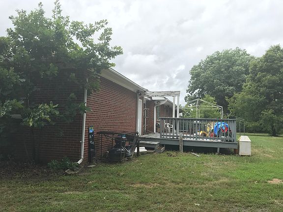 4th image of 7900 Farrs Ln