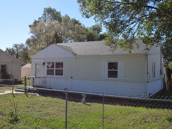 2nd image of 833 E Fountain Blvd