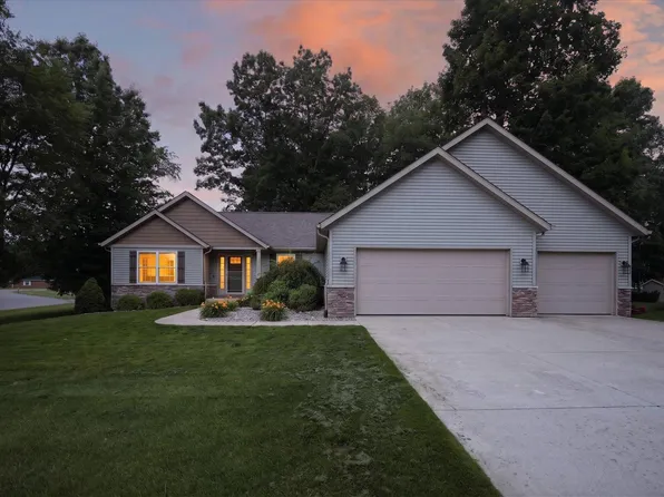 69914 Roy Dr, Edwardsburg, MI 49112
