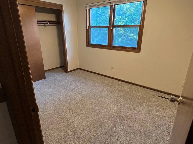 35 E Pleasant View Dr — Photo 4