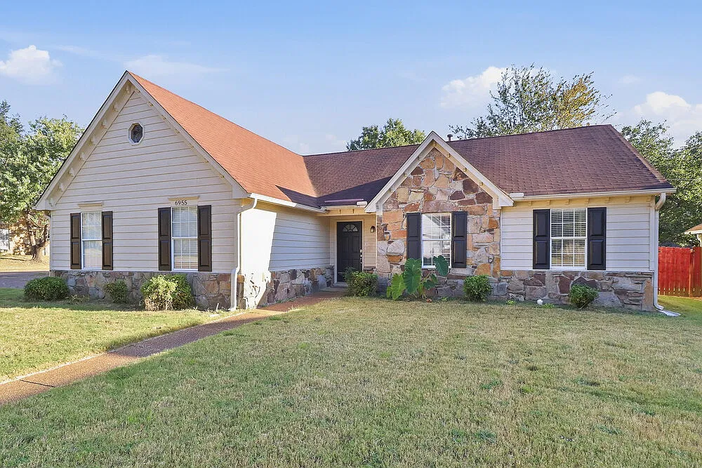 3 bed, 2.0 bath, 1372 sqft, $1,675 — Photo 3