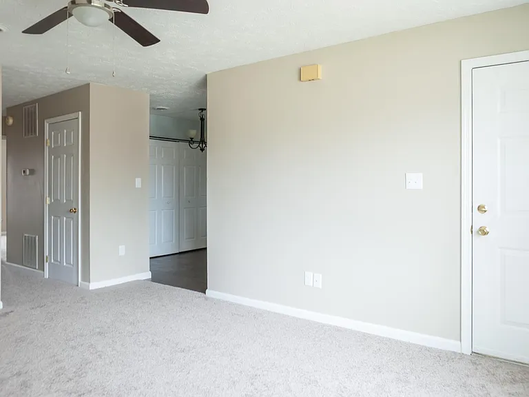 1118 Mount Rushmore Way — Photo 9
