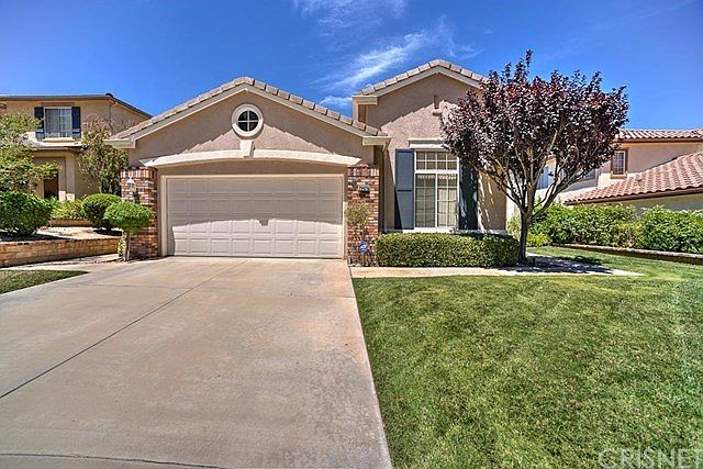 Popular Stevenson Ranch Single Story Atessa model home just waiting for you to move in!