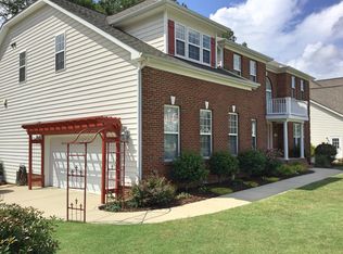 100 Chieftain Dr, Holly Springs, NC 27540