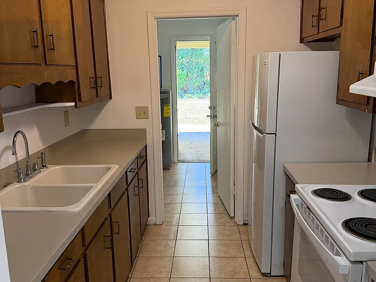112 Ashwood Dr — Photo 5