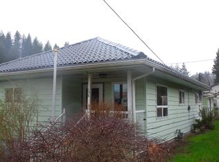 136 NW 9th St, Toledo, OR 97391