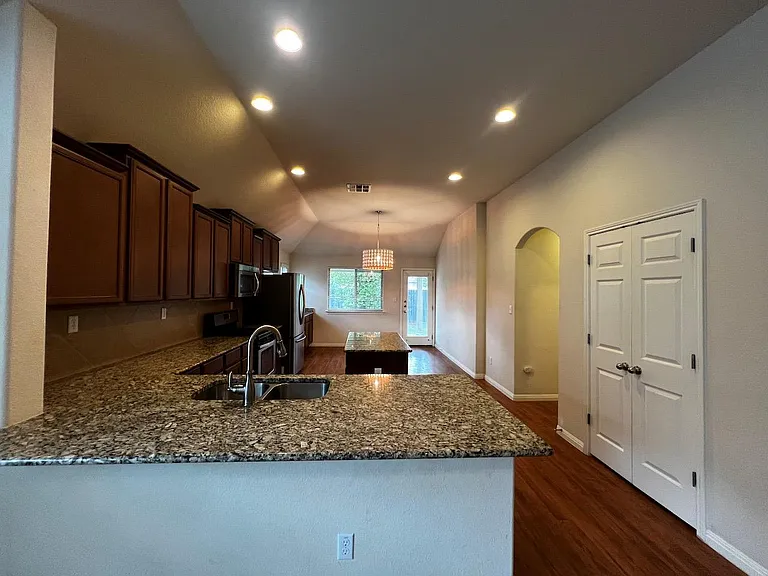 2708 Cottonwood Shores Dr — Photo 13