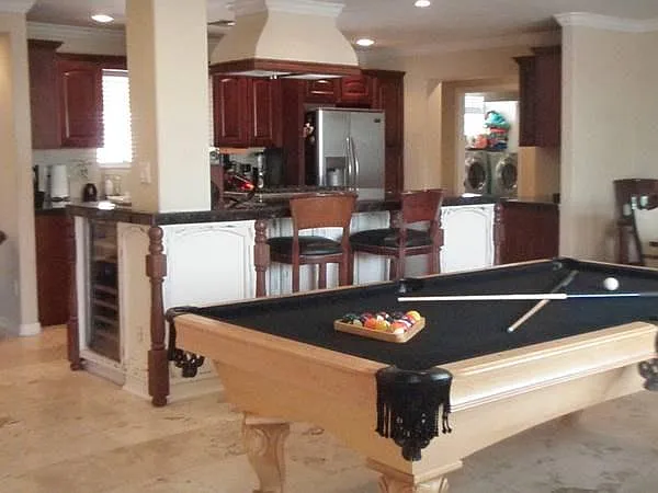great room looking toward kitchen