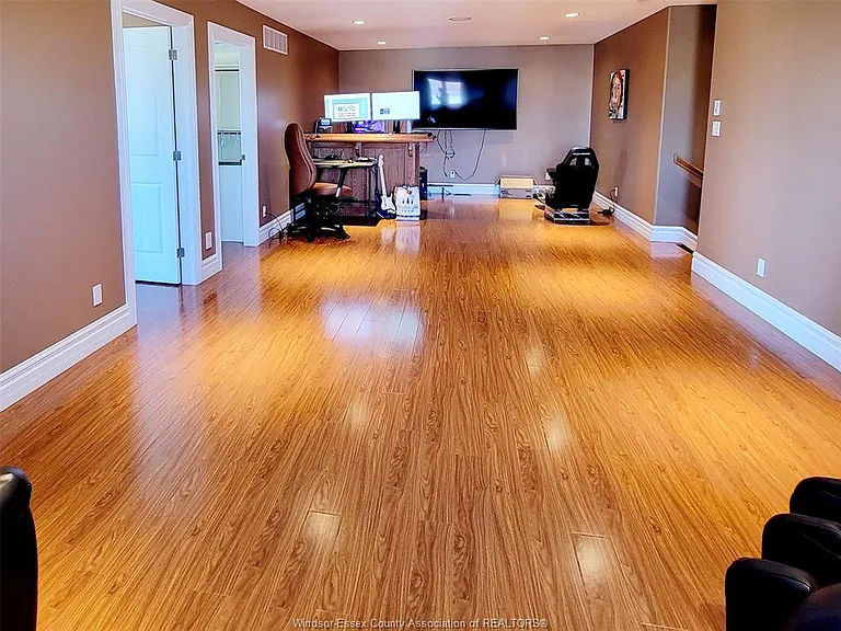 7835 Broderick Rd — Photo 20